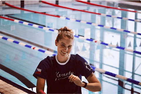 Anna Matušová u bazénu Lužánky